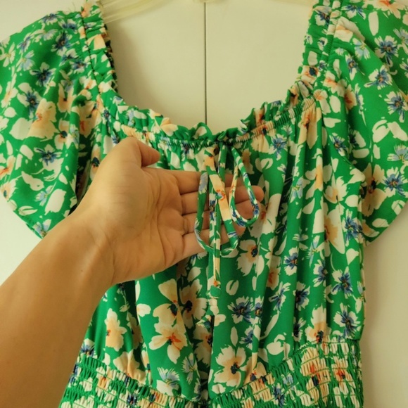 Green Floral Short Sleeve Dress - Picture 3 of 4